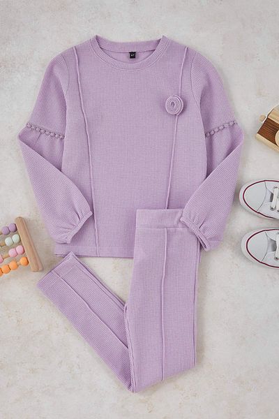TRENDYOLKIDS بدلة رياضية أساسية مطرزة باللون الوردي للفتيات من Lila TKDAW25AU00023