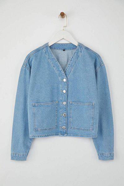 Trendyol Collection Blaue Jeansjacke mit Taschendetail TWOAW26CE00006