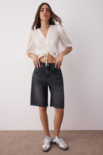 Trendyol Collection Black Faded Effect Vintage Normal Waist Denim Jorts Bermuda Twoss25Sr00150