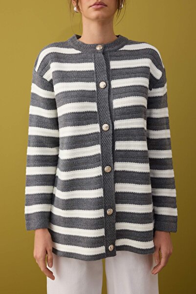 Trendyol Modest Zelený metalový knoflíkový pruhovaný ajur pletený kardigan TCTAW26TH00010