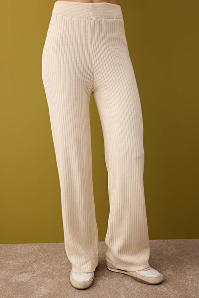 Trendyol Collection Ecru Basic cipzáras pulóver-nadrág kötöttáru alsó - felső szett TWOAW26AU00020