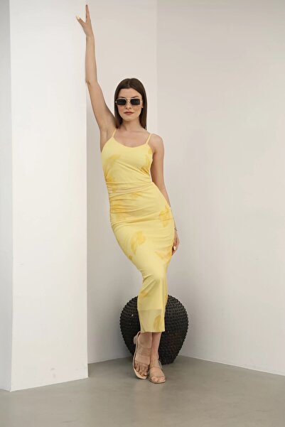 HARMONY GLOBAL Καλοκαιρινό μίντι τούλι φόρεμα με κίτρινο λουράκι με μοτίβο – ...