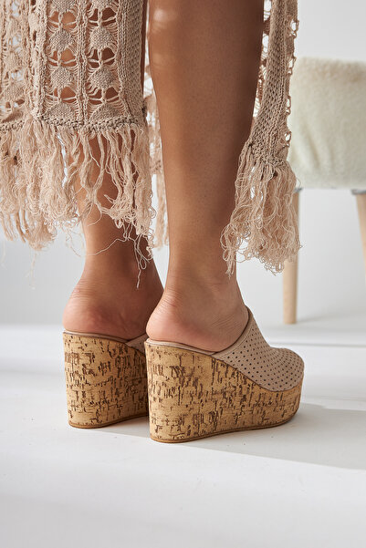 Limoya Προσφορά προϊόντος γυναικείες παντόφλες με κλειστό μπροστινό μέρος και τακούνι Viana Nud