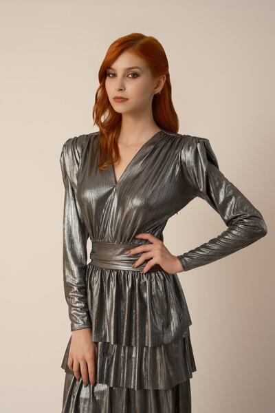 ElifNaz Parlak Metalik Gri Plise Elbise