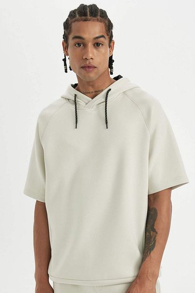 DeFacto Fit Standard Fit športové tričko s kapucňou a krátkym rukávom Skuba Diver Fabric C9496ax24au