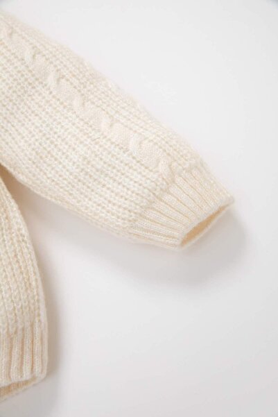 DeFacto Kız Bebek Büyük Yaka Fermuarlı Triko Kazak D0578A524WN