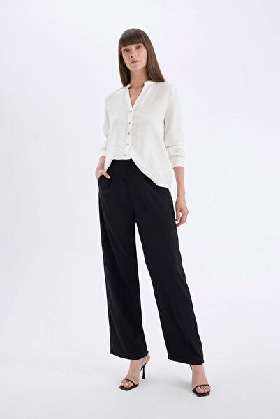 DeFacto Apaş Yaka Basic Düz Katlamalı Düğmeli Uzun Kollu Beyaz Gömlek D4900AX24AU