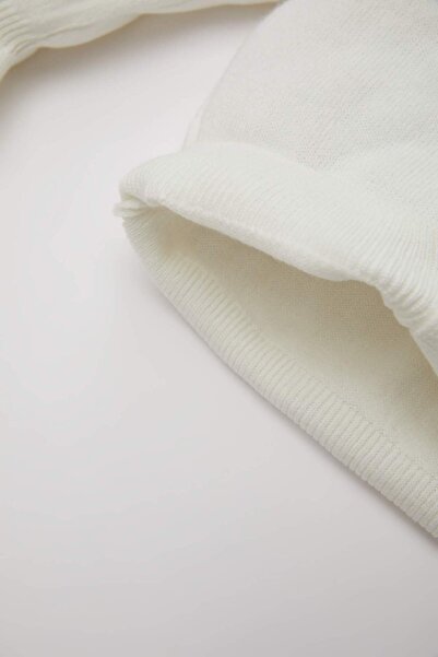 DeFacto Kız Bebek Bisiklet Yaka Kolları Fırfırlı Düğmeli Triko Hırka C8605A524WN