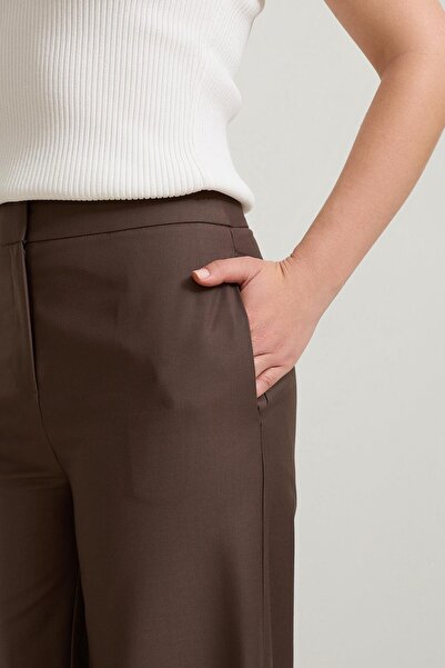 Setre Кафяви панталони с деликатно оформена талия