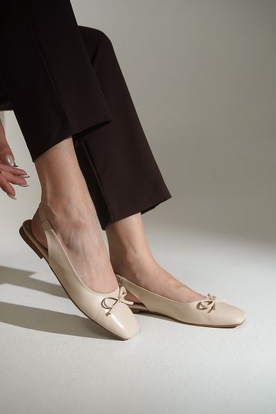 Capone Outfitters Women's Flats - Open Back, Blunt Toe and Bow Detail, Elastic Back