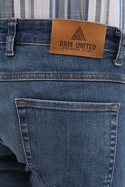 DNM UNITED بنطال جينز بقصّة Slim Fit - أزرق سماوي مغسول