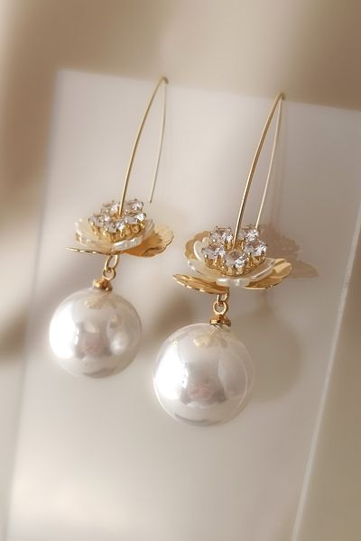 COSİTA Large Vintage Pearl Earrings with Flower Detail Dangle
