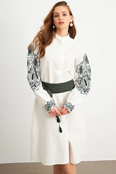 Cool & Modest Γυναικείο φόρεμα λινό πουκάμισο με λεπτομέρεια κεντήματος εκρού-χακί MQS1839-90