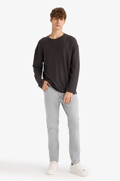 DeFacto Boxy Fit Relaxed Cut Crew Neck Soft Fabric Basic Plain Sweatshirt F4642Ax25Au
