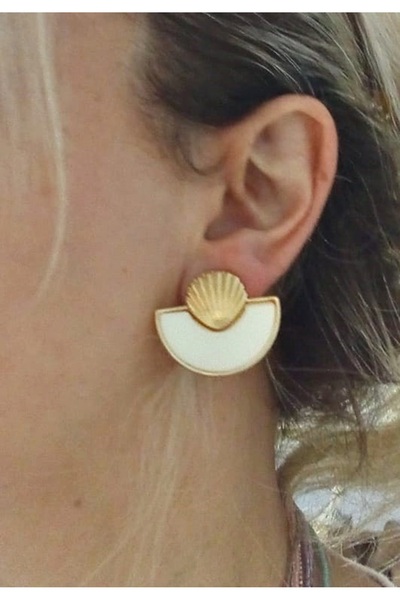 mos&more Gold White Mussel Light Stylish Women's Earrings