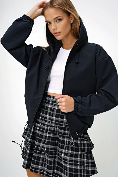 VAGGON Women's Black Hooded Hidden Pocket Front Zipper Seasonal Jacket Prmx13415