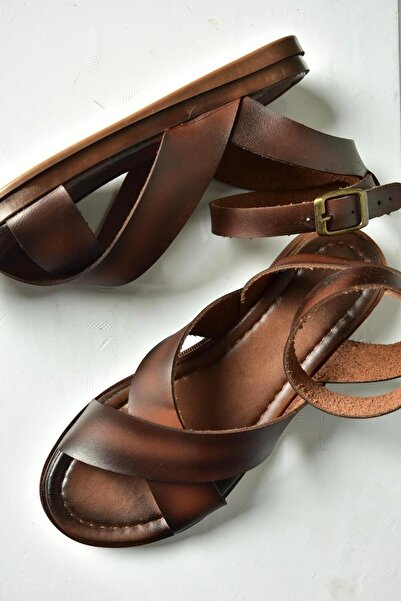 Fox Shoes U390904203 صندل نسائي من الجلد الطبيعي باللون البني