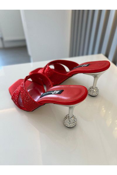 M&B Eye-Catching Stone Details and Original Heel Design Attract Attention These 7cm Heel Sandals