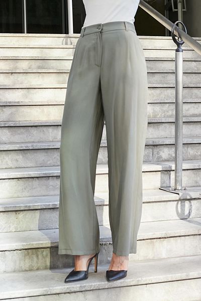 Jument Pantaloni palazzo cu talie înaltă modal mătăsos pentru femei, cu buzunare laterale, plisate, cu spatele elastic, picioare largi-Kaki