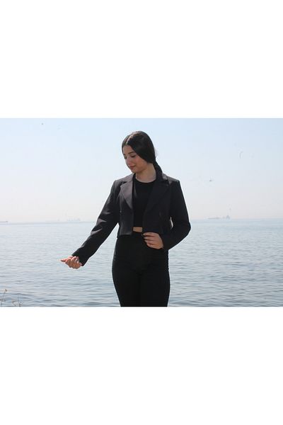 CLB COLLECTION Kuruvaze Crop Blazer Jacket