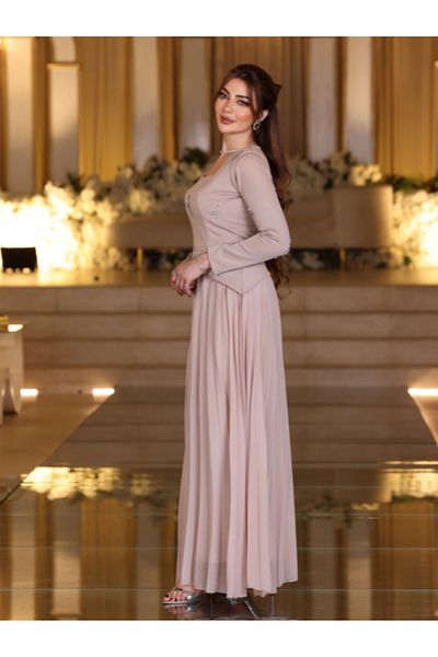 Nice Model Elegant Beige Long Sleeve Evening Dress Stone Embellished Pleated Chiffon Modest Formal Gown