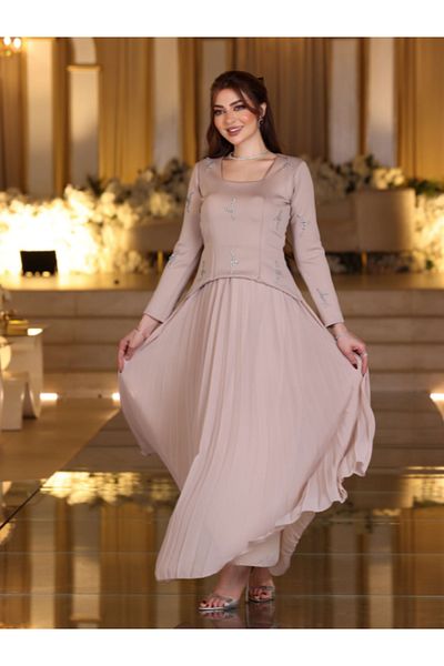 Nice Model Elegant Beige Long Sleeve Evening Dress Stone Embellished Pleated Chiffon Modest Formal Gown