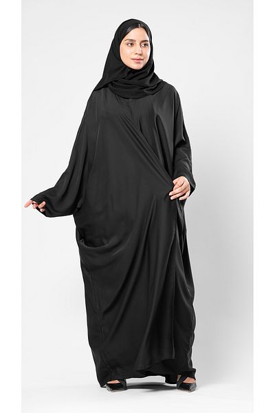 outline Black abaya quarter bisht