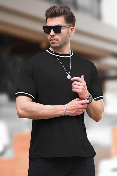 Madmext Tricou negru cu mâneci cu decolteu și dungi 7024