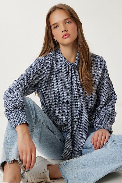 Lovelyİstanbul بلوزة منقوشة بسطح من الساتان LFG0090 DARK BLUE ECRU