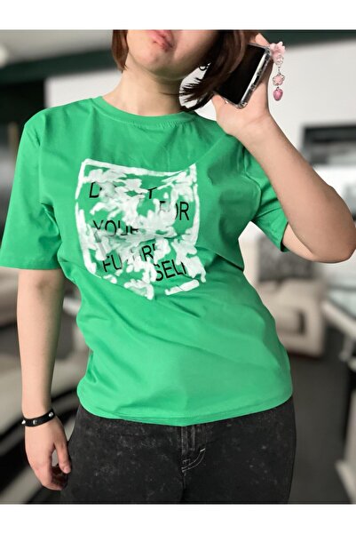 Sheesy Mračna majica sa viralnim printom