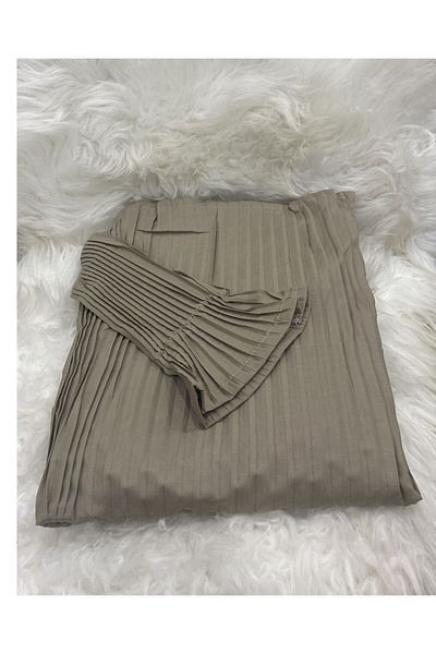SNOOZYL A prayer rug with a pleated design, made of soft, comfortable and cool fabric to give you comfort and elegance.