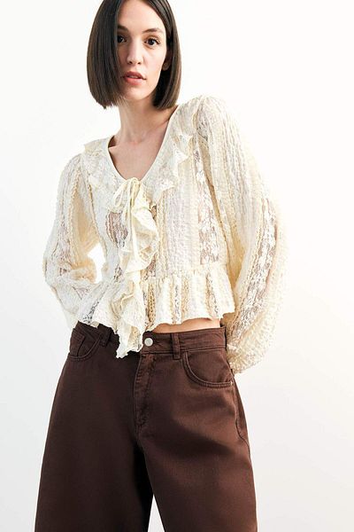 DeFacto V-Neck Front Tie Flounced Lace Blouse F9717Ax25Sm
