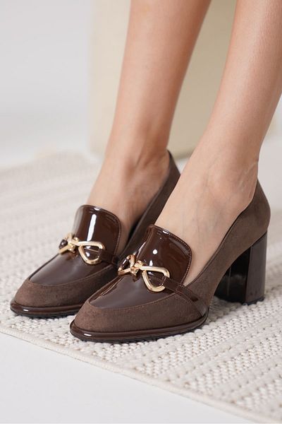 ripuvainen Lureya Women's Stylish Buckle Detailed Patent Leather Suede Heeled Shoes - Bitter Brown