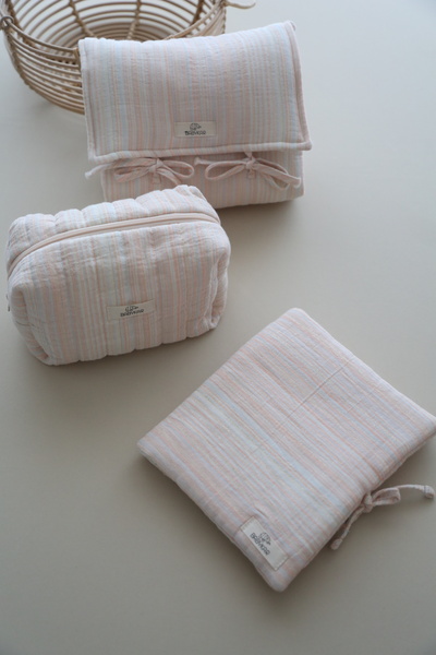 BabyKAR مجموعة حصيرة فتحة سفلية لامعة، حقيبة للعناية، وحقيبة قماش من الموسلين