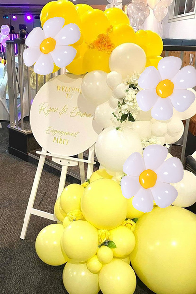 Parti dolabı Papatya Folyo Balon Konspetli Makaron Metalik Sarı-Beyaz Doğum Günü Zincir Balon Seti