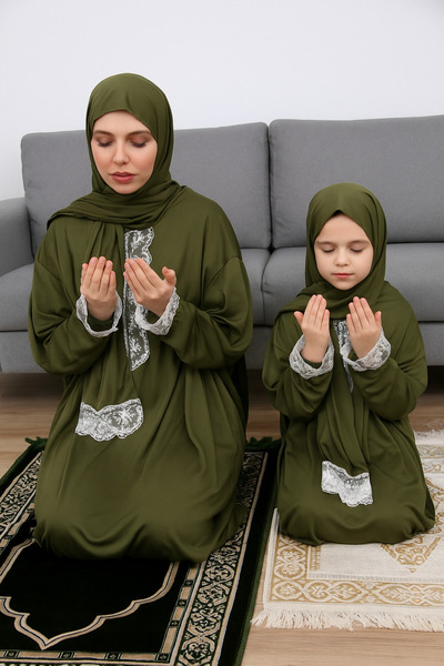 kayde Anne kız başörtülü dantelli namaz elbisesi takımı