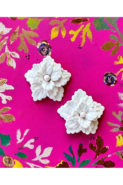 ACCESSORY White Flower Earrings Design Polymer Clay Earrings
