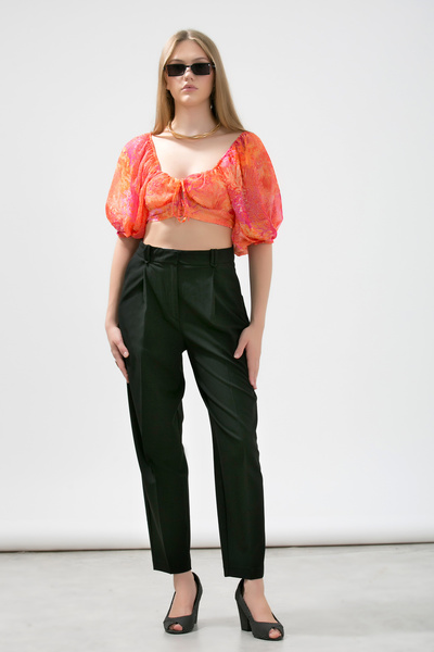 LA PANTE Front Pleated Back Flato Pocket Woven Ankle Length Carrot Trousers