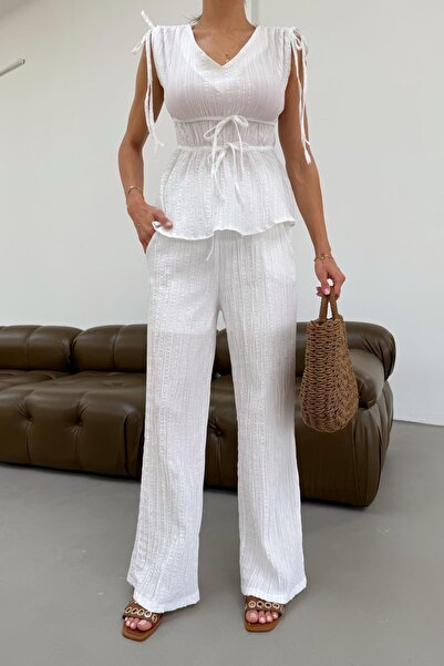 mylove بدلة بتفاصيل مخططة باللون الأبيض