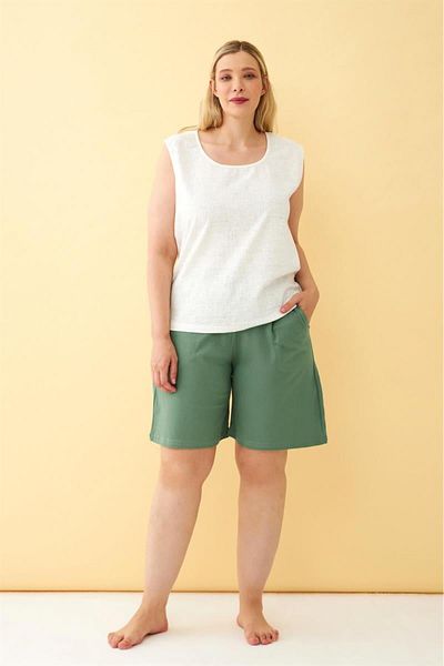 Celira Women's Green Comfortable Fit Plus Size Shorts with Pockets