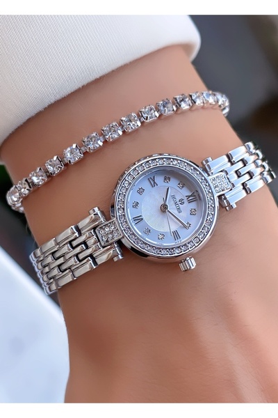 Homies ساعة يد نسائية كلاسيكية بتفاصيل حجرية فضية اللون