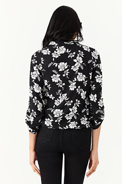 Select Moda Γυναικεία μπλούζα με V λαιμόκοψη σε μαύρο φλοράλ σχέδιο