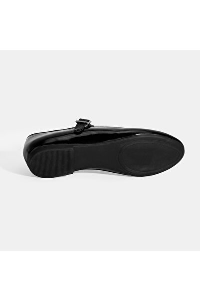 Desa Women's Black Adjustable Buckle Leather Ballerinas