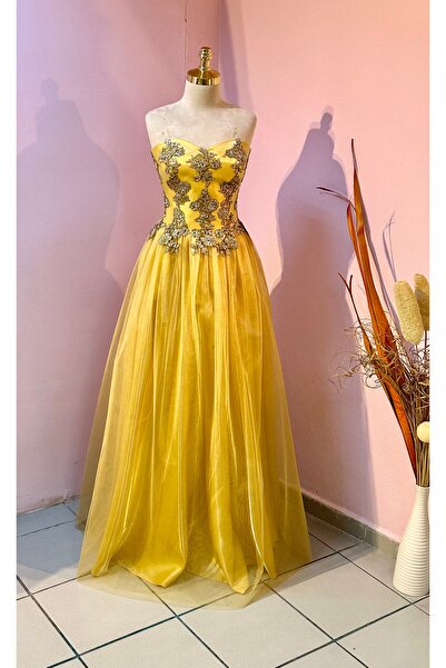 GÖKŞİN MODA فستان سهرة مطرز باللون الذهبي