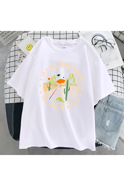 Tarzsokak Beyaz Sokak Vânt moale și rece care suflă peste părul meu în întune...