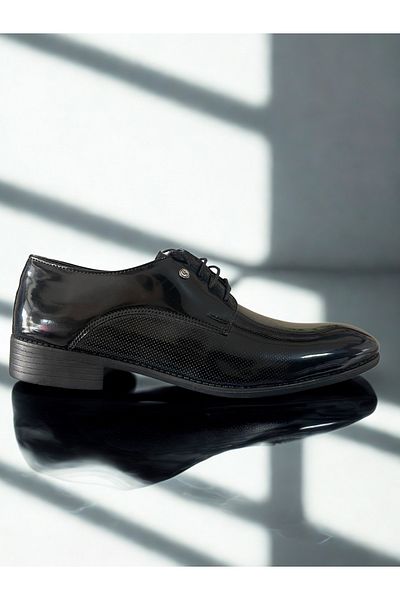 GÜR MODA AYAKKABI Classic Model Laser Cutted Patented Leather Orthopedic Non-Slip Sole Daily Shoes