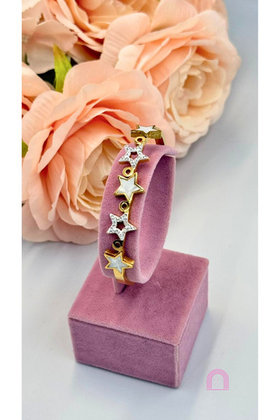 Moond Accessories سوار ذهبي بمشبك مزين بنجمة فولاذية