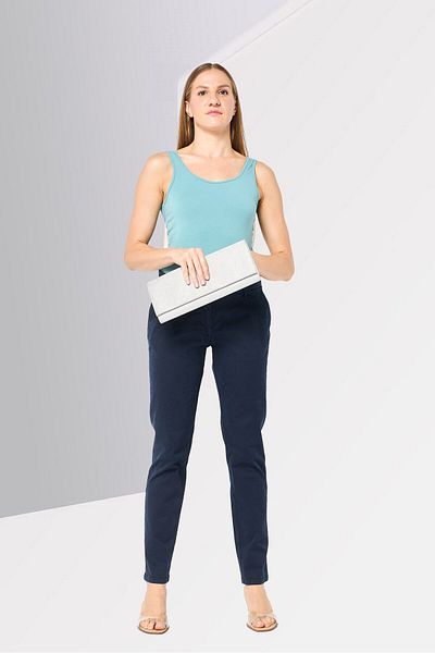 Napapijri بنطلون تشينو سادة بقصّة Slim Fit للنساء، أزرق داكن