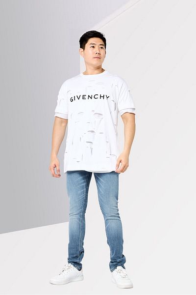 Givenchy تي شيرت رجالي كبير الحجم برقبة دائرية وأكمام قصيرة وشعار العلامة التجارية، أبيض