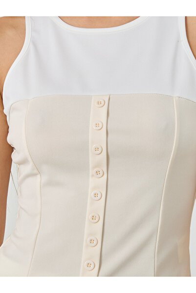Styli Contrast Neckline Sleeveless Buttoned Top